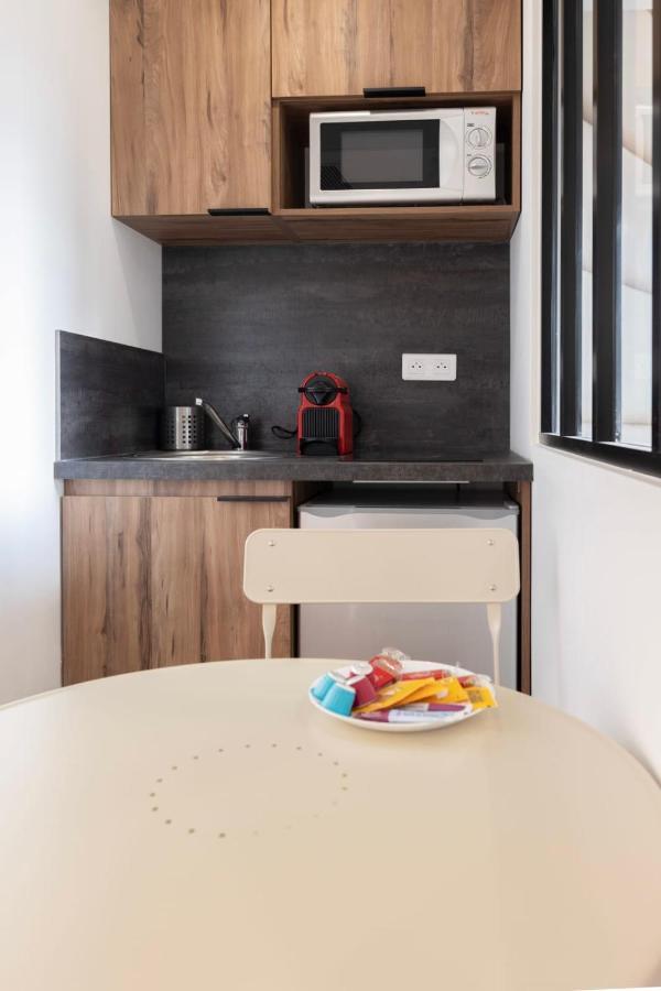Amazing Apartment Under The Roof In Paris 8Th Экстерьер фото
