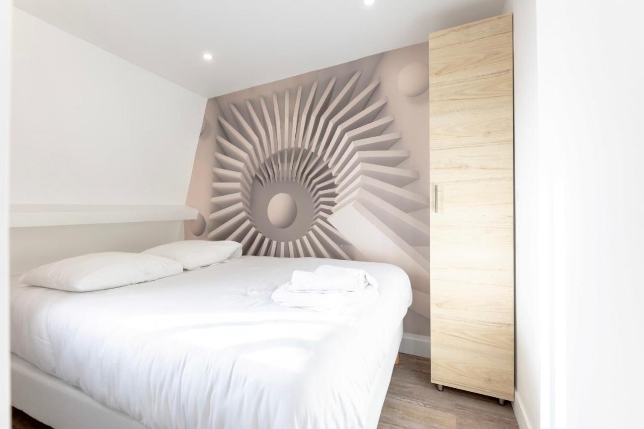 Amazing Apartment Under The Roof In Paris 8Th Экстерьер фото